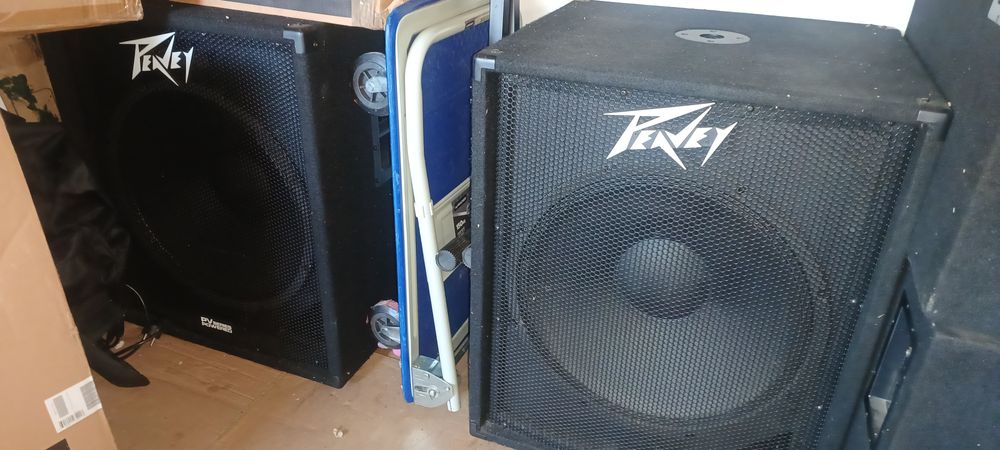 2 Subwoofer ativo Peavey Pv118d