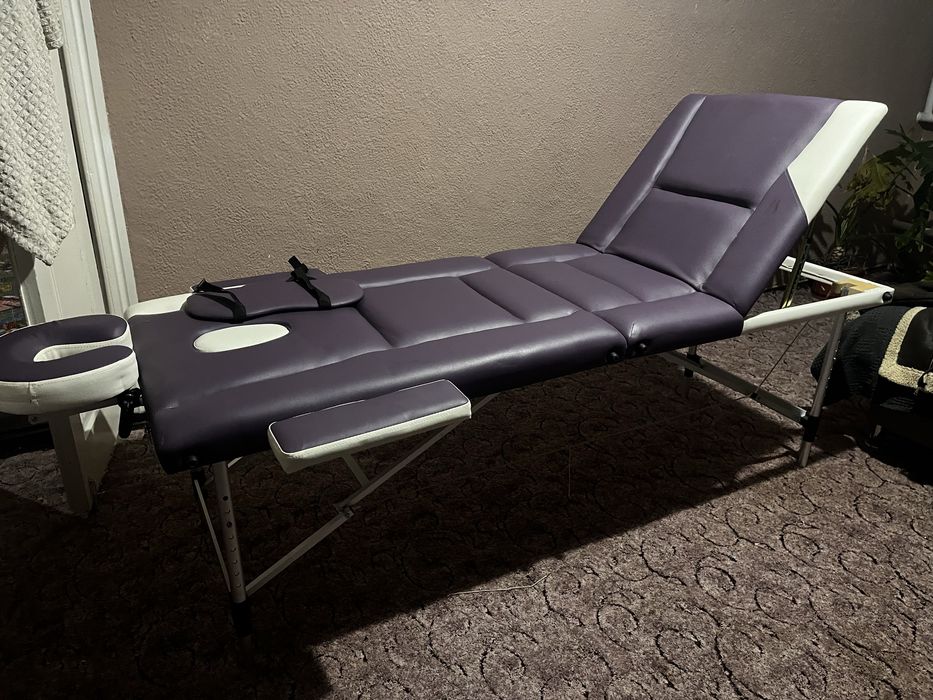Кушетка масажна та косметична