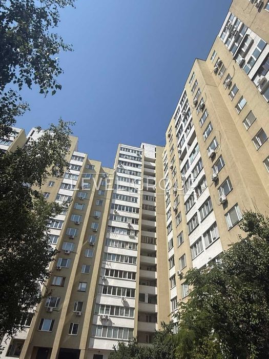 Продаж 3-кімнатної квартири за адресою Харківське шосе, 58а/Дарниця/Бориспільська