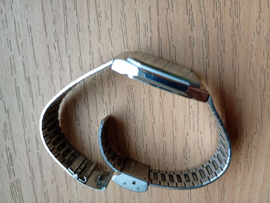 Cyma zegarek Swiss