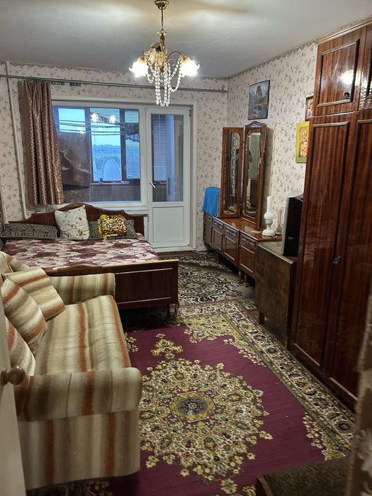 Продам 3-кімнатну квартиру з лоджею.