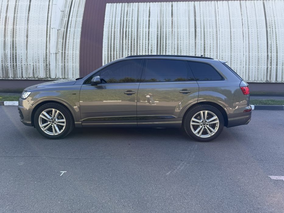 продам авто Audi Q7