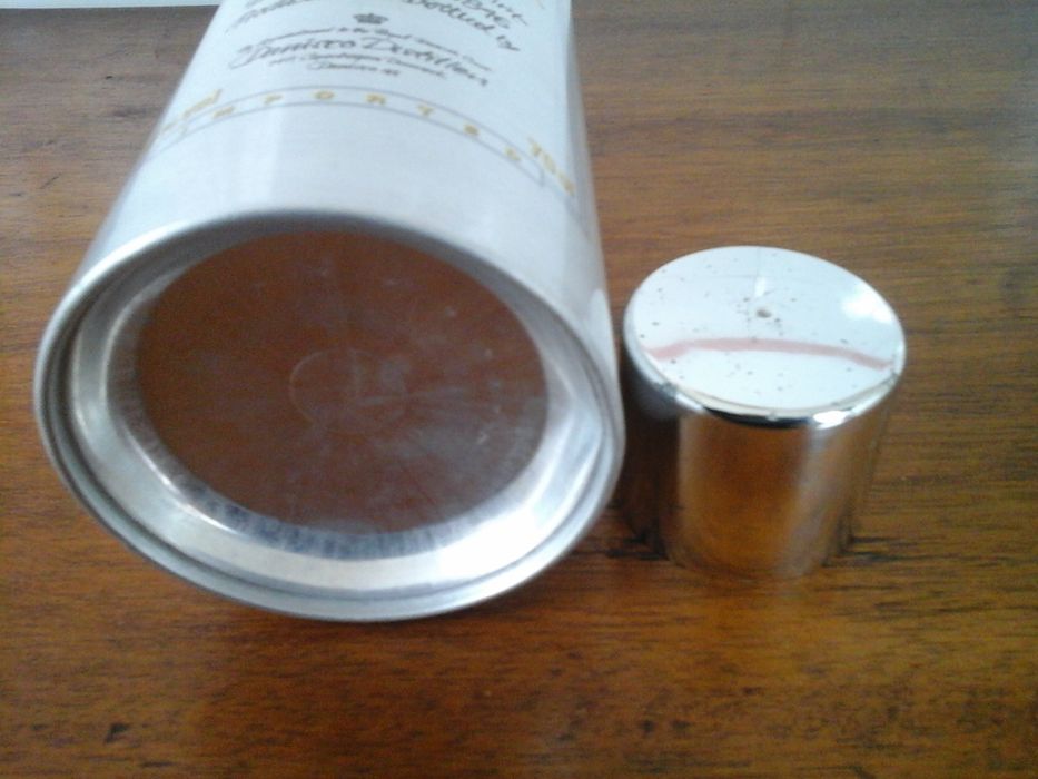 Garrafa de Vodka Citron DANZKA em alumínio, vazia