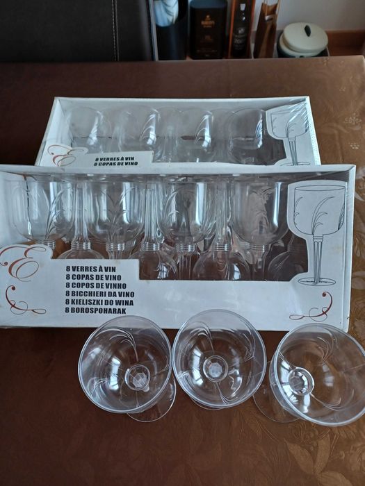24 Copos de vinho com pé em plástico reutilizável para Festas