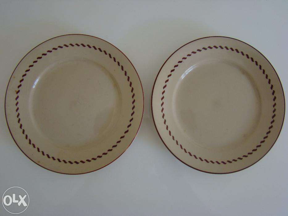 Conunto de 2 Pratos Castanhos com Rebordo Pintado