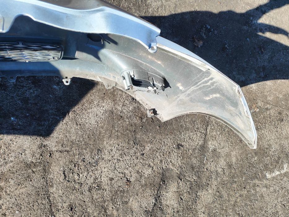 Toyota Yaris 2 II zderzak przód srebrny 1E7