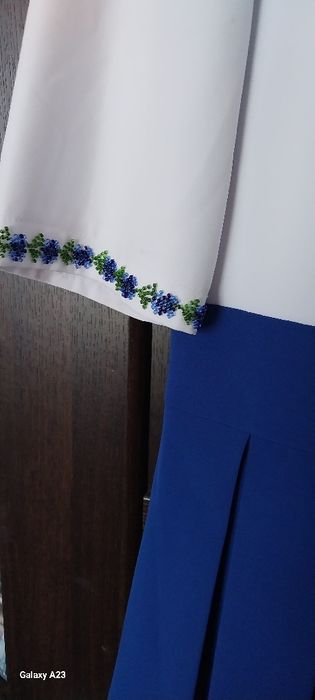 Продам вишите бісером плаття 46 розміру.