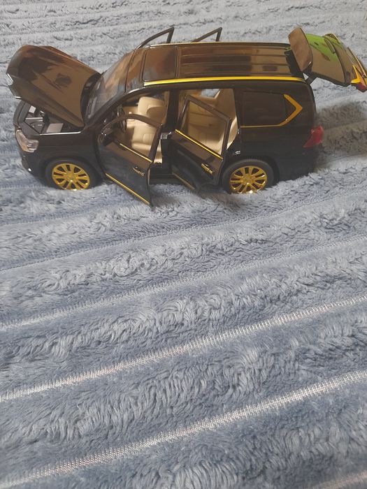 Машина металева Lexus