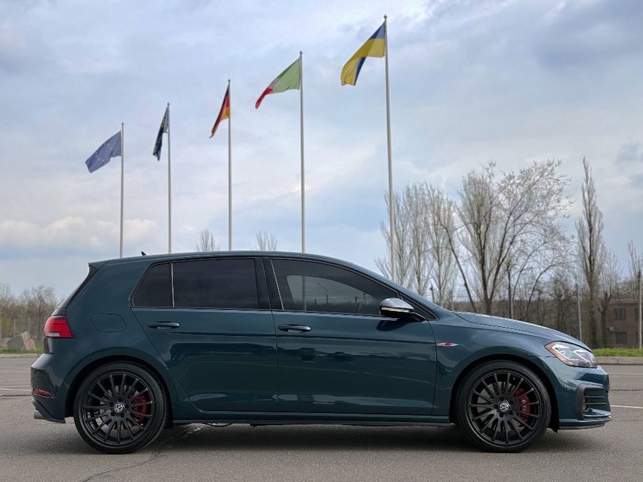 Volkswagen Golf GTI
