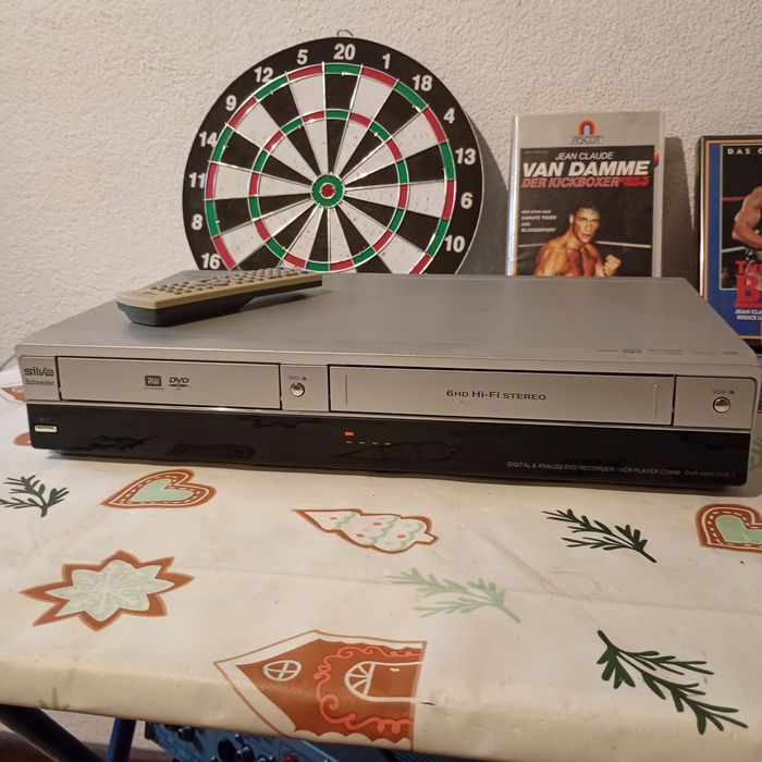 nagrywarka Silva Schneider DVR 4959 HDMI, będąca zestawem combo DVD i magnetowidu VHS