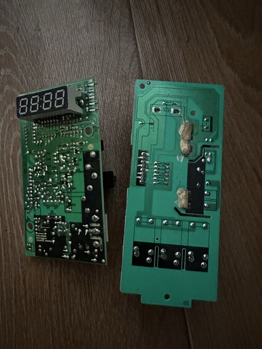 Модуль управління для мікрохвильової печі.