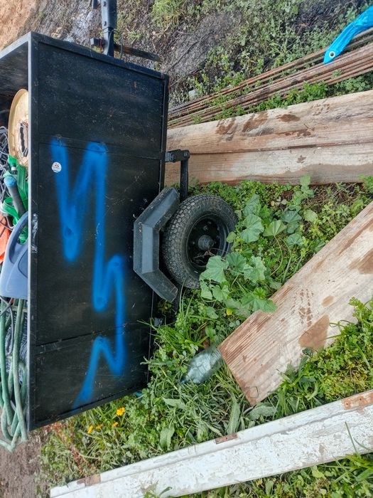 Reboque pequeno sem livrete uso cara b