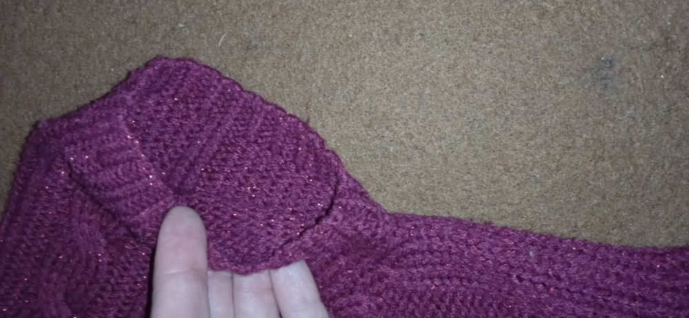 Продам жилетку подовжену для дівчинки.