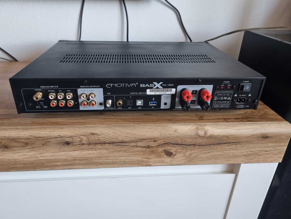 Amplituner stereo Emotiva BasX TA-100 / DAC
