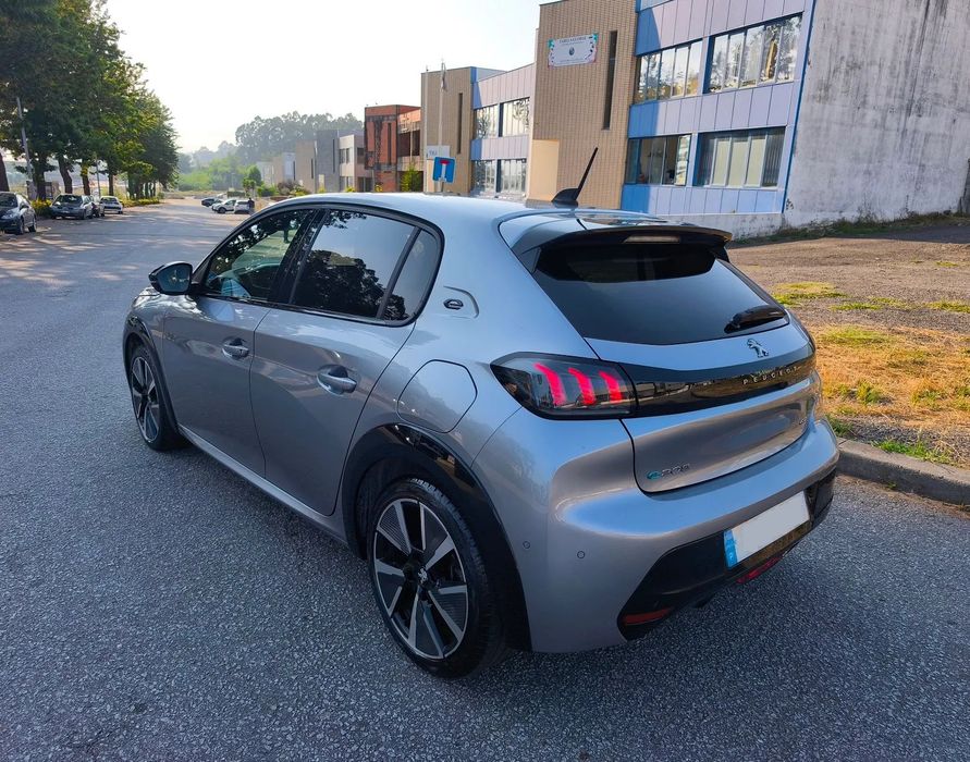 Peugeot e-208 GT foto 4