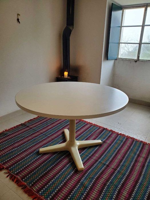 Mesa redonda vintage anos 60/70
