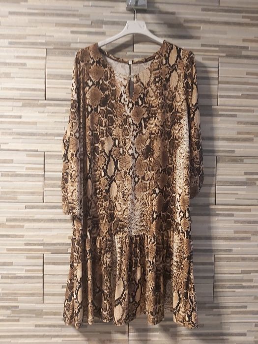 Piękna wiscozowa  Sukienka panterka m-L  jak nowa wiosenna letnia