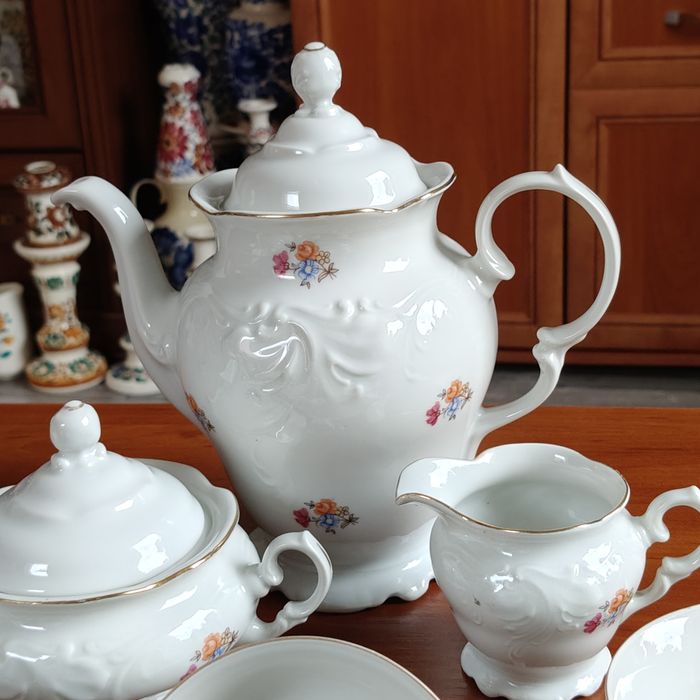 Serwis porcelanowy do kawy z Wałbrzycha.