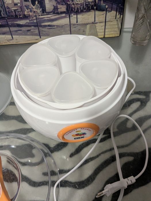 Продам йогуртницю