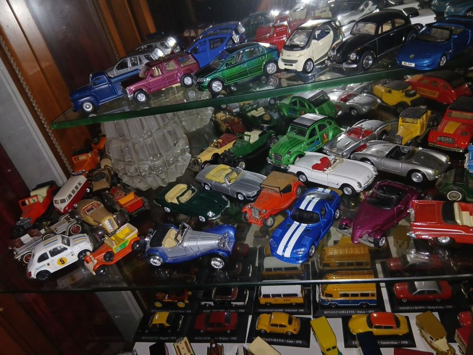 Colecao 100 carro minitura  por 400 €
