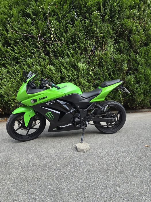 Kawasaki Ninja 250R (EX250K) 2011 – Excelente estado, pronta a circular