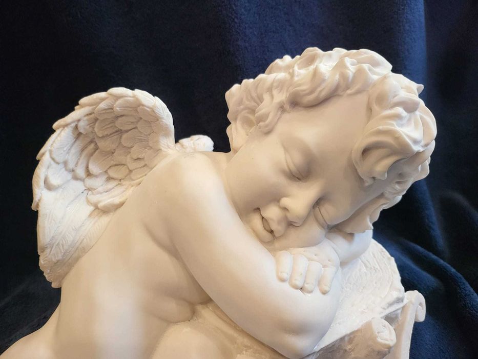 Cupido a Descansar em Marfinite