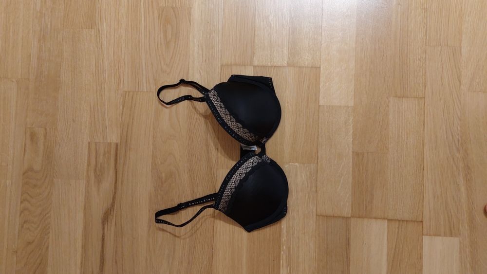 бюстгальтер Calvin Klein чашка B