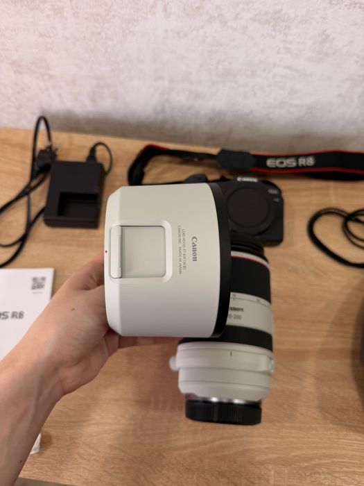 Фотоапарат Canon EOS R8 Body та обʼєктив Canon RF 70-200mm f/2.8L IS USM LENS