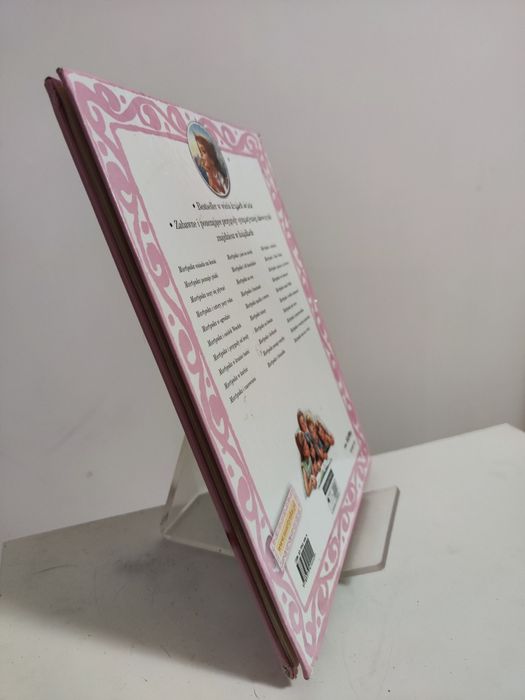 Martynka bawi się w teatr - Wanda Chotomska