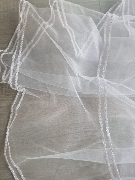 Welon ślubny biały,  śmietankowy, tiulowa, ozdobnymi taśmami