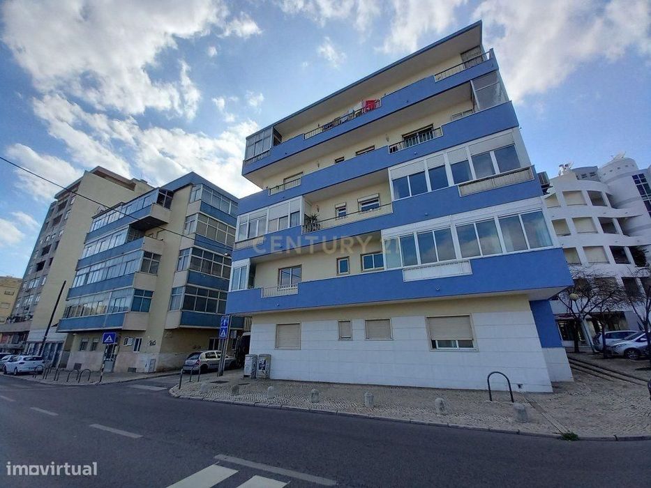 Apartamento T4 renovado no Laranjeiro, Almada — Laranjeiro E Feijó, Setúbal
