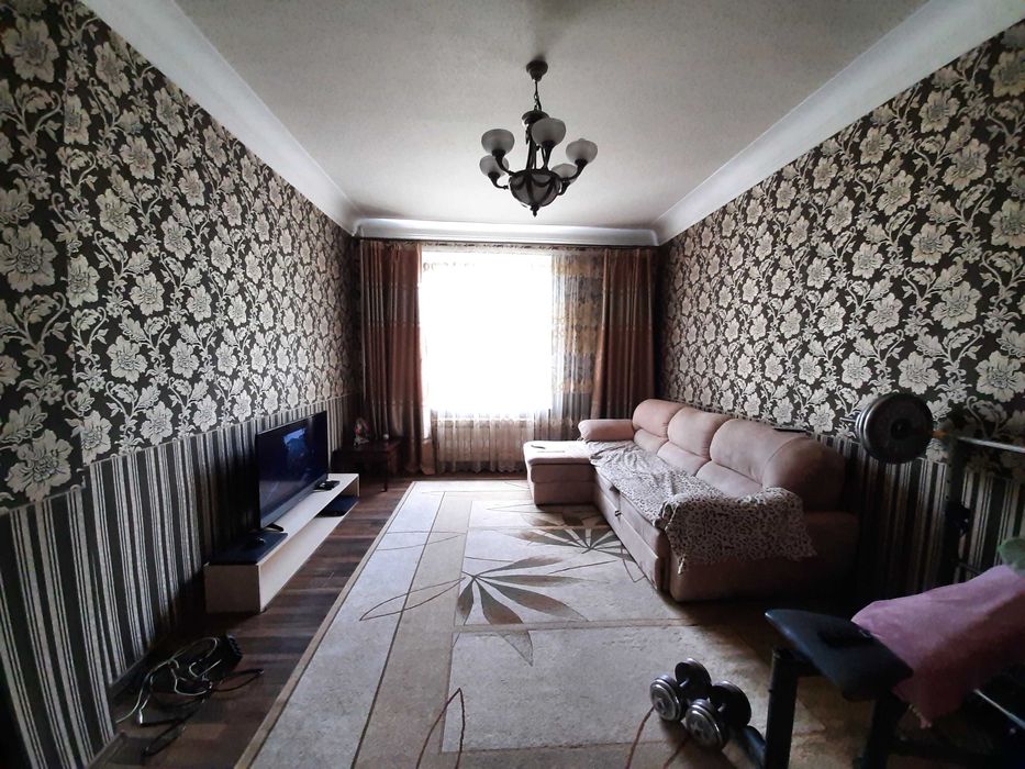 Продам сталінку в центрі міста