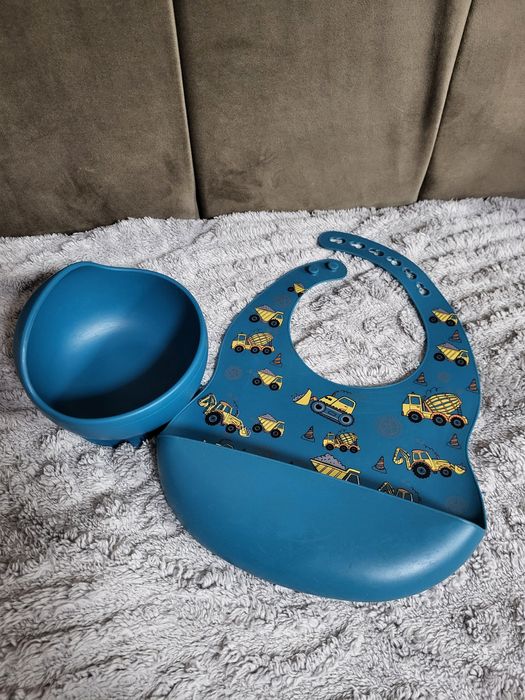 Силиконовая тарелка и нагрудникик