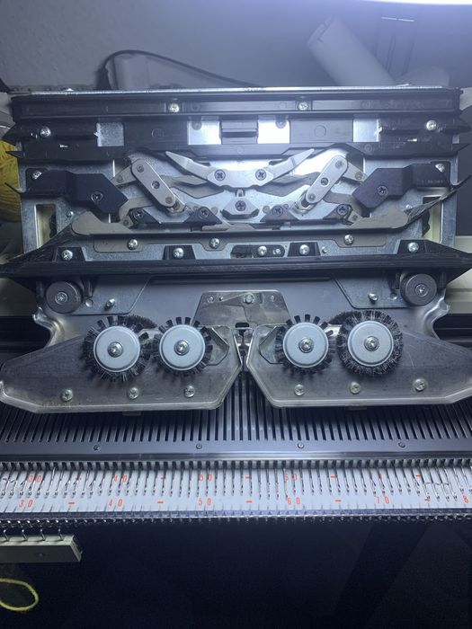 Вязальная машина Toyota ks 858 Главная каретка+Прессер полотна