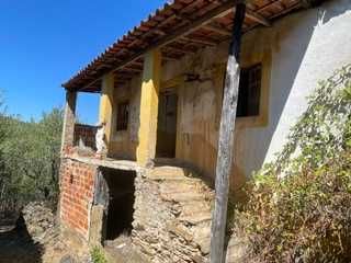 Casa em Ruínas, junto ao Rio Sabor, Concelho de Mogadouro