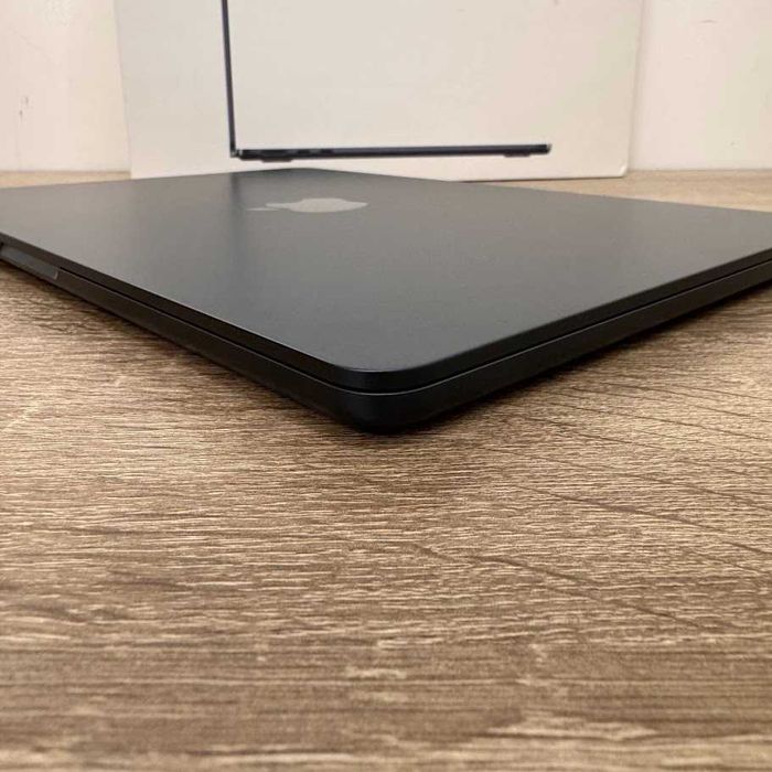 Macbook Air 13" 2025 M4 / 16Gb / SSD 256Gb акб:100% (код: M1114)