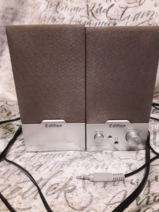 Акустическая система Edifier R18