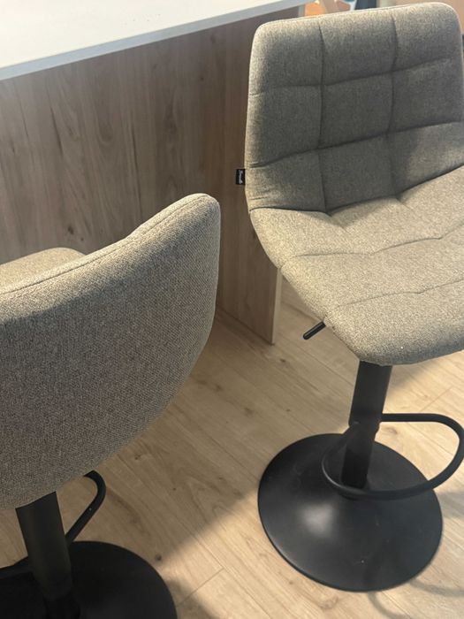 2 Bancos Altos - Balcão (Tamboretes) NOVOS na caixa