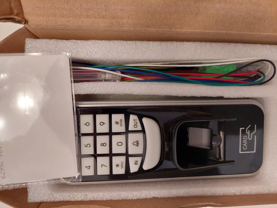 Terminal de controlo de acesso novo