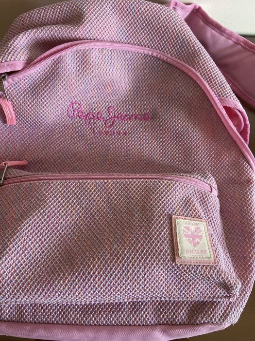 Mochila de nenina em rosa com varias divisors