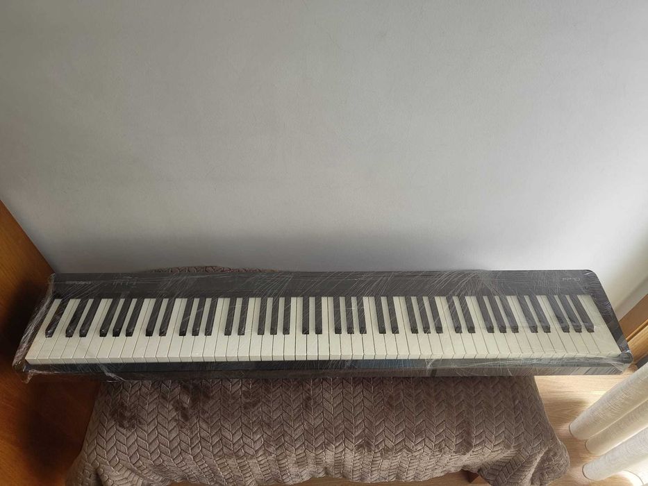 Piano Digital Roland FP-10 (Como Novo) + Acessórios