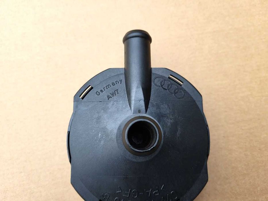 Odma separator oleju AUDI A8 D3 3,7  ,  4,2  .