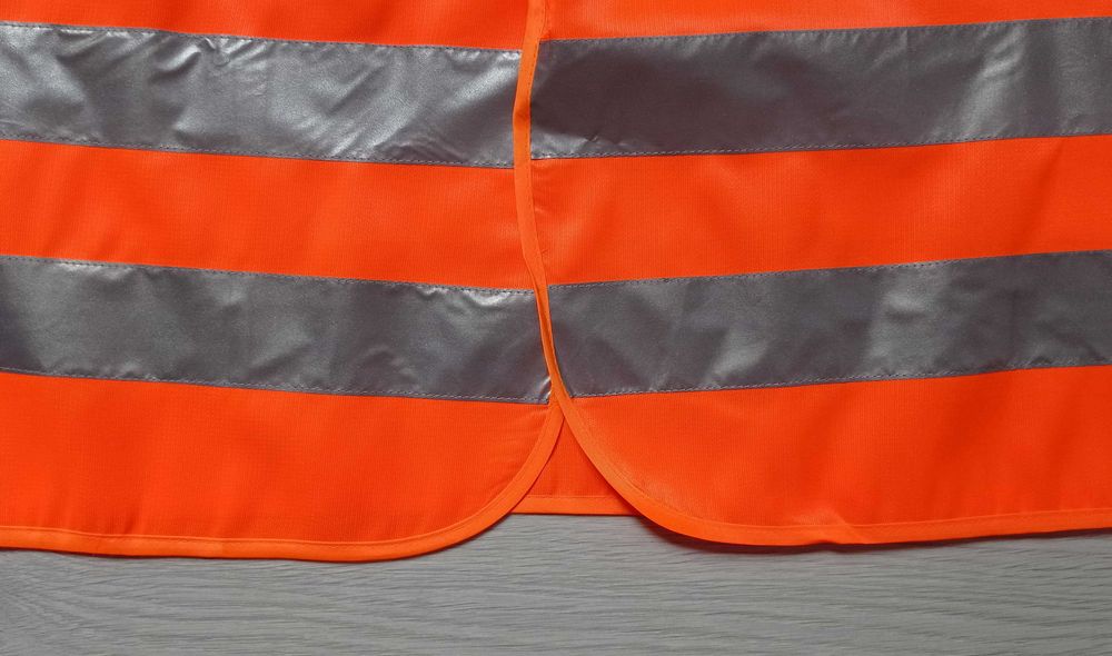 Жилет сигнальный со светоотражающими вставками / защитный / аварийный