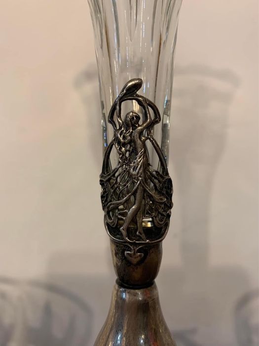 Peça maravilhosa… Lisboa coroa  Epergne em prata com contraste Lisboa Coroa.