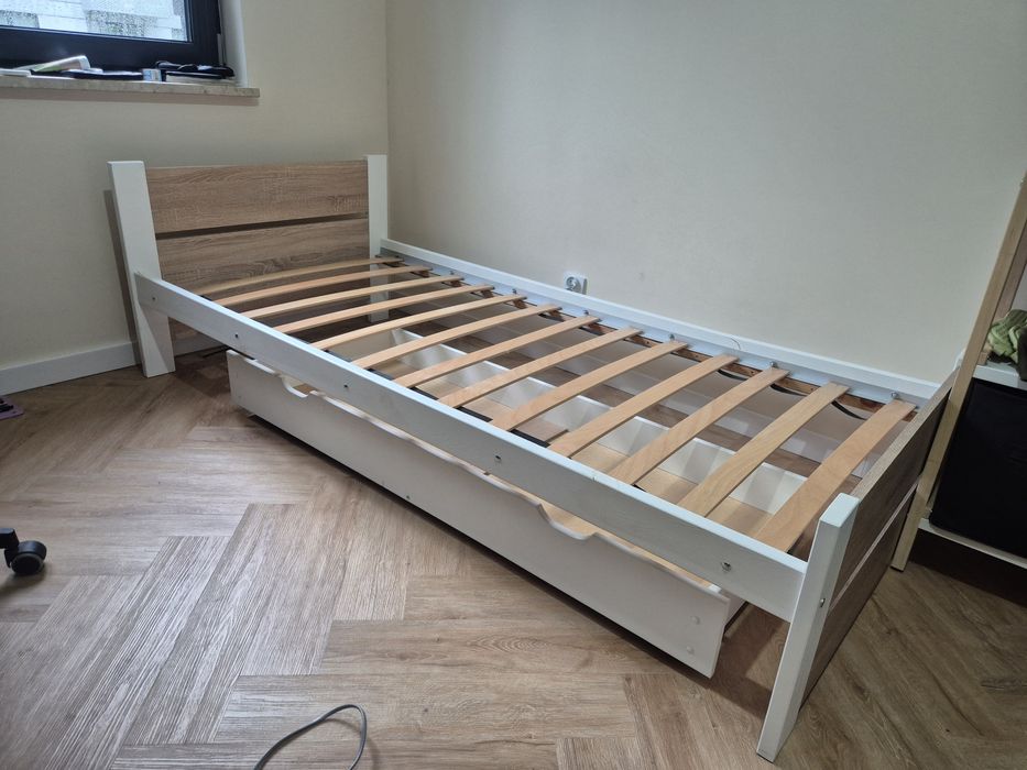 Łóżko 90x200 z materacem i szufladą