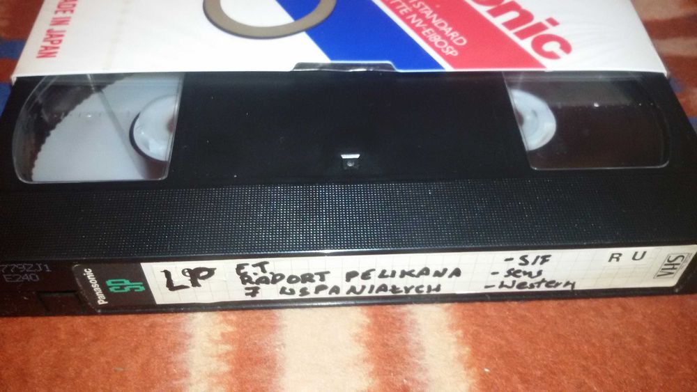 E.T. / Raport Pelikana / Siedmiu wspaniałych - VHS 3 FILMY KASETA