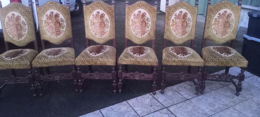 Vendo cadeiras e .mesa rusticas