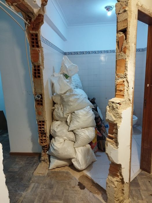 Recolha de entulhos e demolições