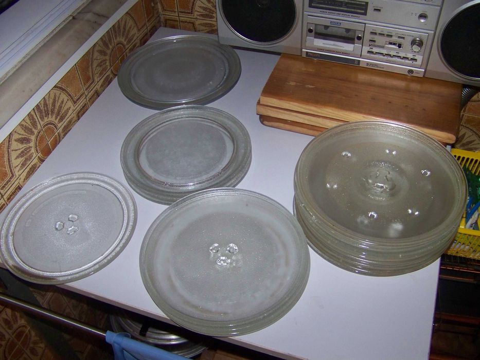pratos de micro-ondas e outro acessórios