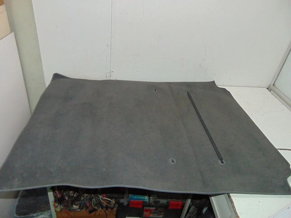BMW E38 alcatifa chão mala